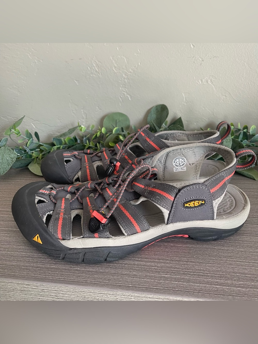 Keen Newport H2 Water Sandals Outdoor Hiking Shoes Size 11 Grey Womens